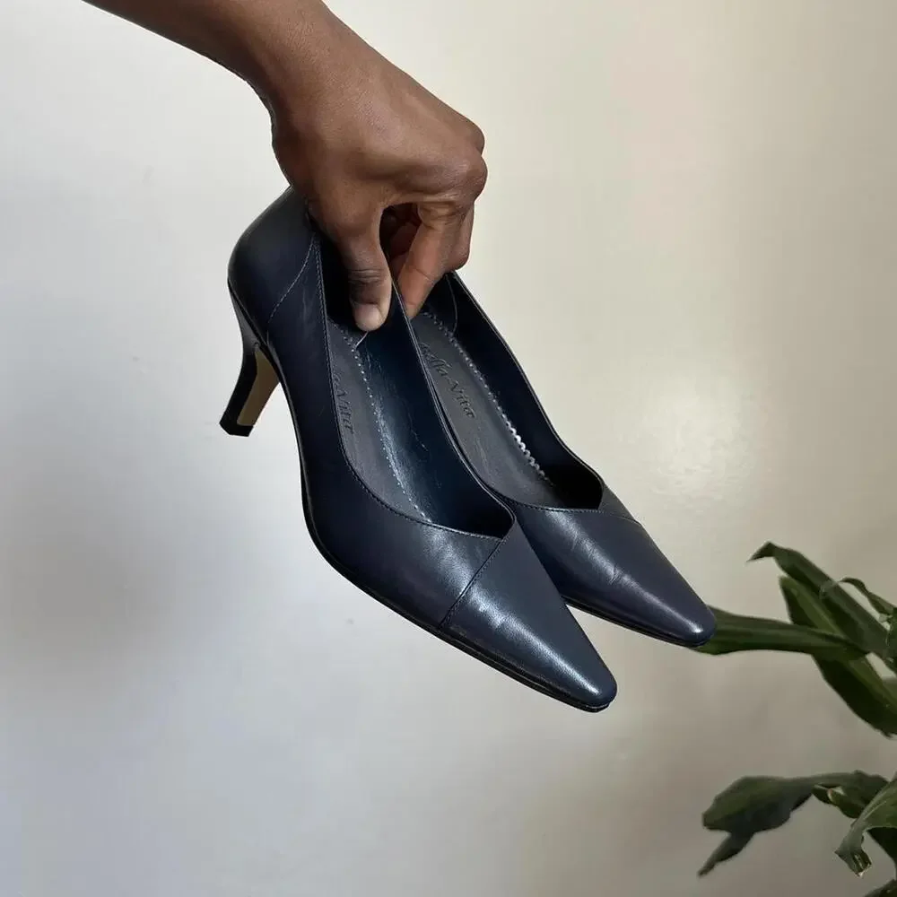 Bella-Vita Navy Leather V-Cut Office Siren Pumps size‎ 7